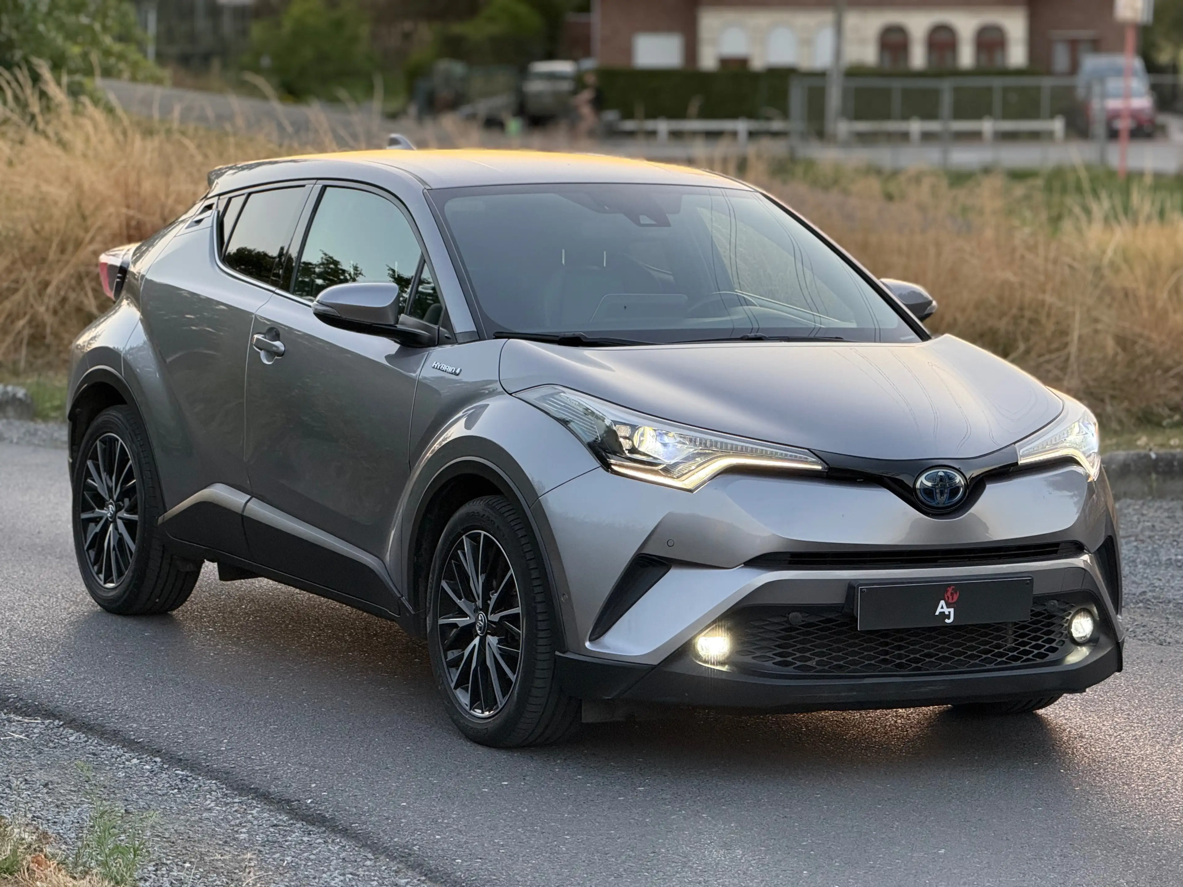Toyota C-HR C-HR Hybrid 1.8i VVT-i C-Hic E-CVT(EU6.2) — photo 4