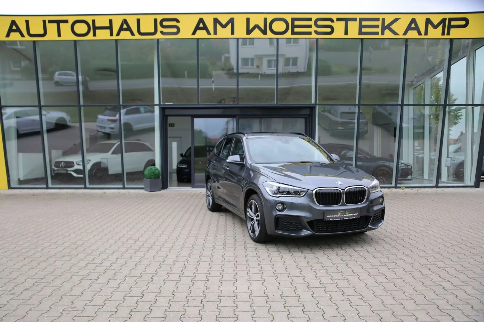 BMW X1 XDRIVE 25 D*M-PAKET*KEYLESS*PANO*HEAD-U*RFK*HARMAN Grau - 1