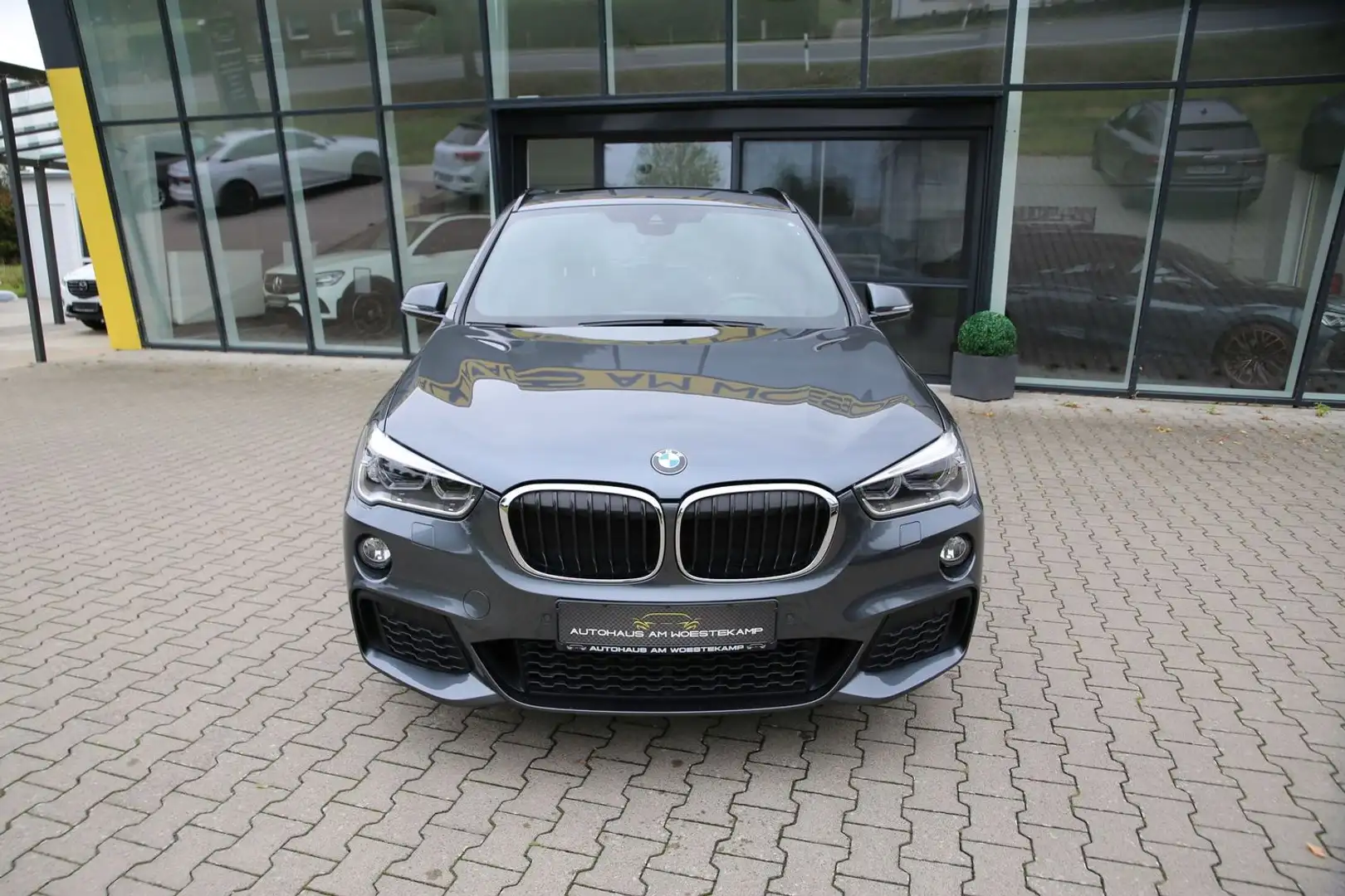 BMW X1 XDRIVE 25 D*M-PAKET*KEYLESS*PANO*HEAD-U*RFK*HARMAN Grau - 2