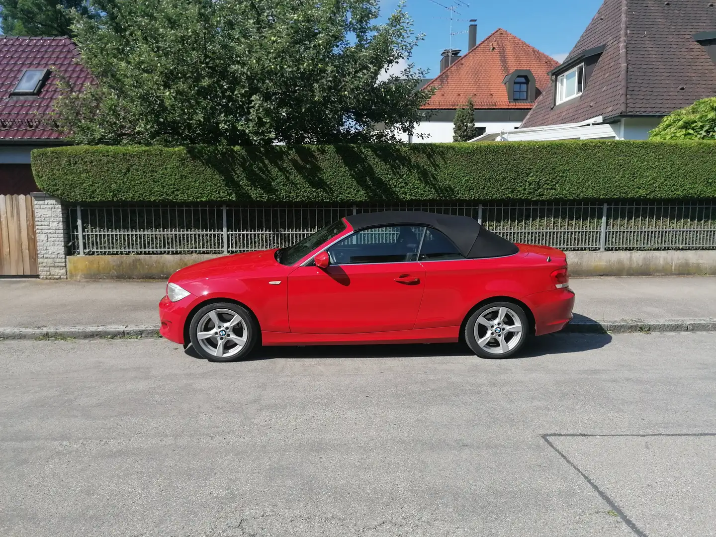 BMW 123 1er Cabrio Diesel 123d Cabrio Červená - 1