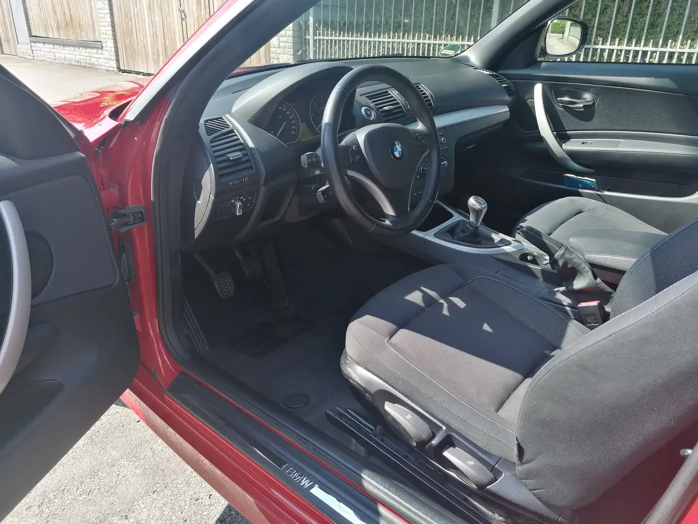 BMW 123 1er Cabrio Diesel 123d Cabrio Červená - 2