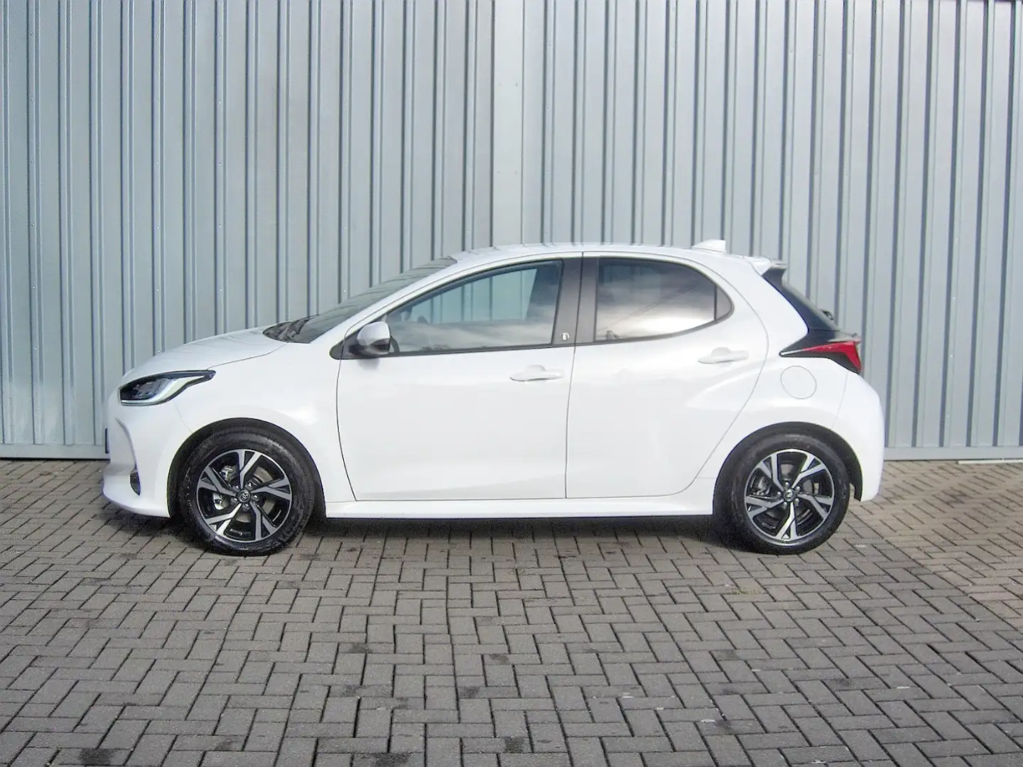 Toyota Yaris 1.5 Hybrid Klimaautomatik, Kamera, BT Bianco - 2