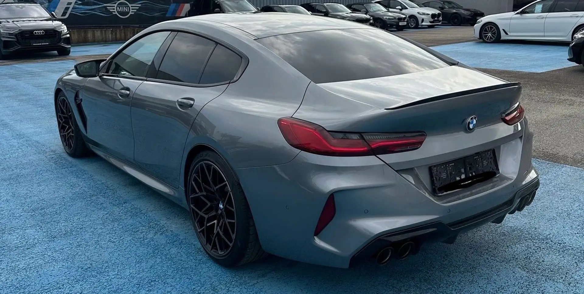 BMW M8 Gran Coupe Competition Grau - 2