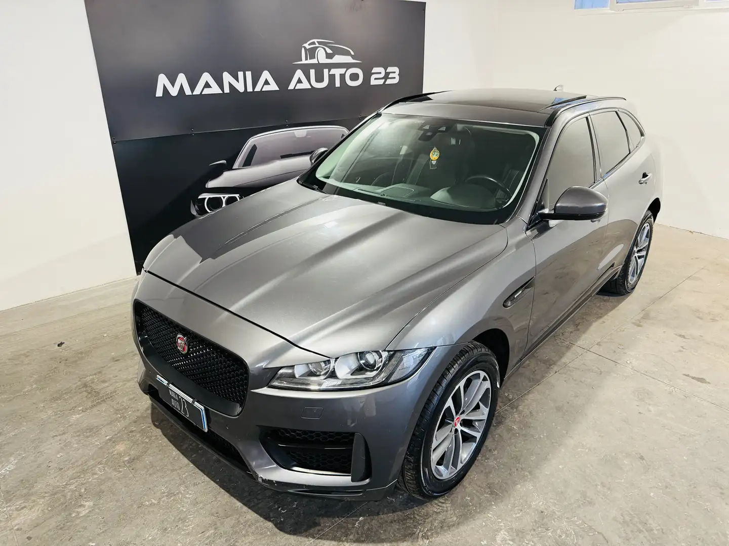 Jaguar F-Pace F-Pace 3.0d V6 R-Sport awd 300cv auto Grigio - 2