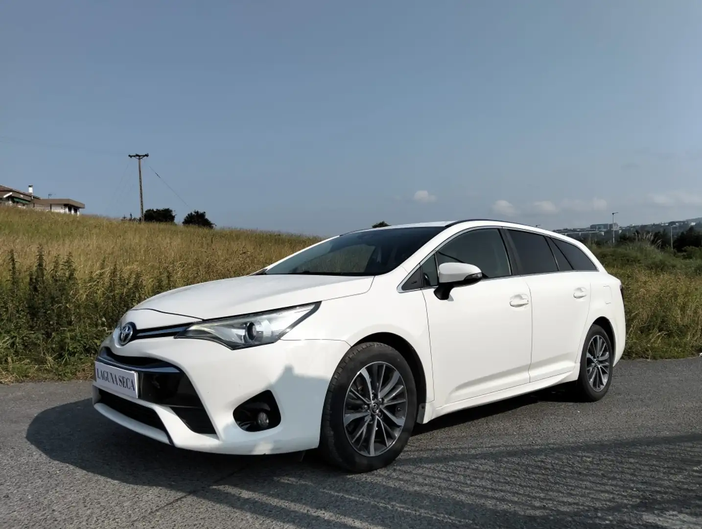 Toyota Avensis TS 150D Executive Blanco - 1