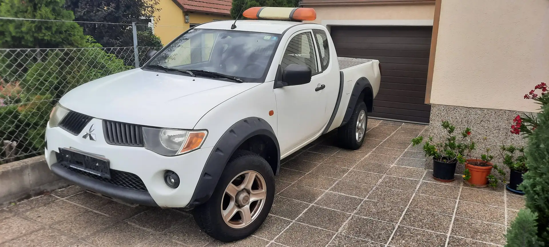 Mitsubishi L200 Club CAB 4 WD Invite Weiß - 1