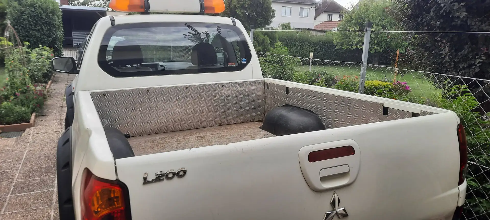 Mitsubishi L200 Club CAB 4 WD Invite Weiß - 2