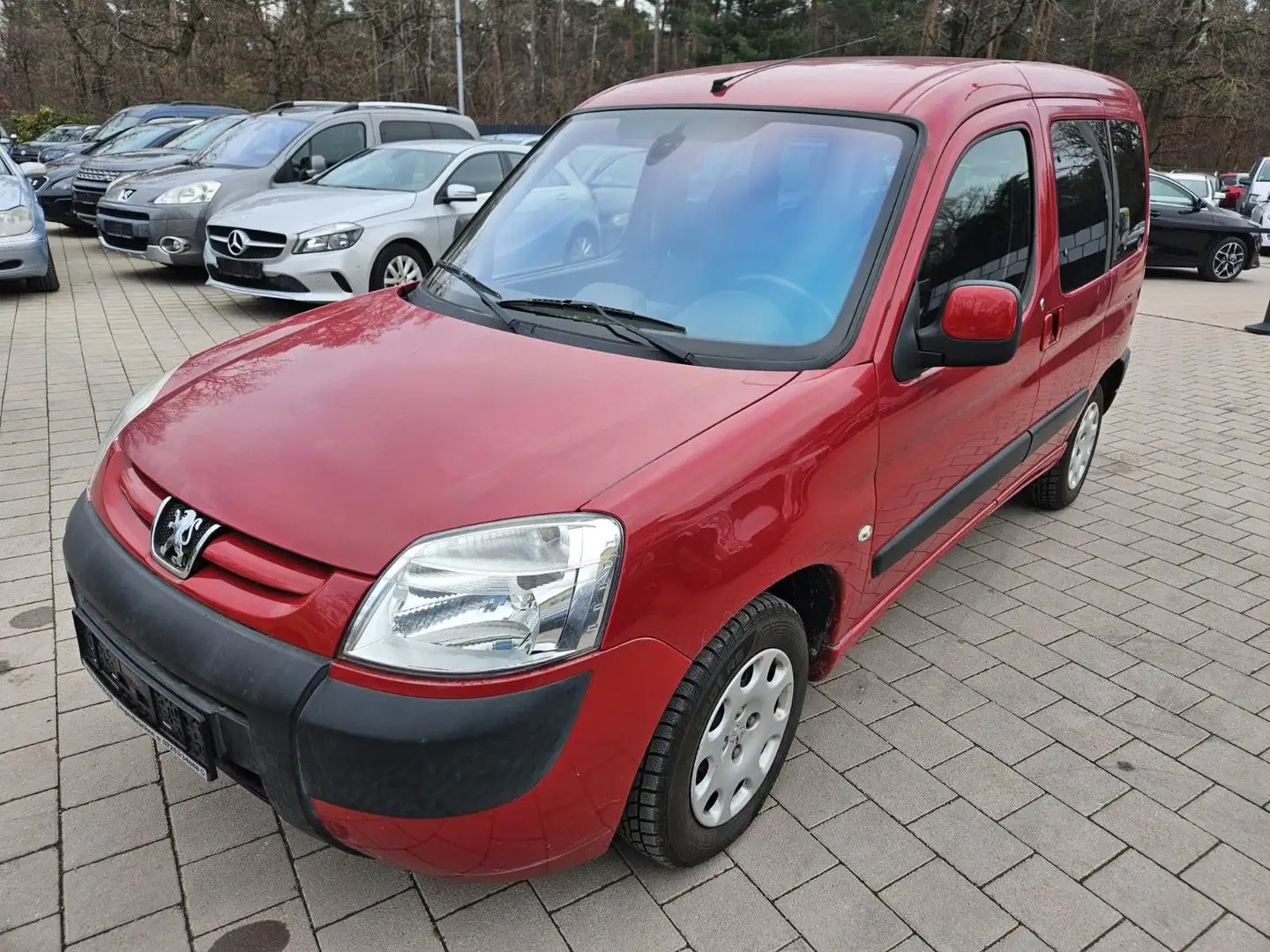 Peugeot Partner Tendance Kombi Rot - 1