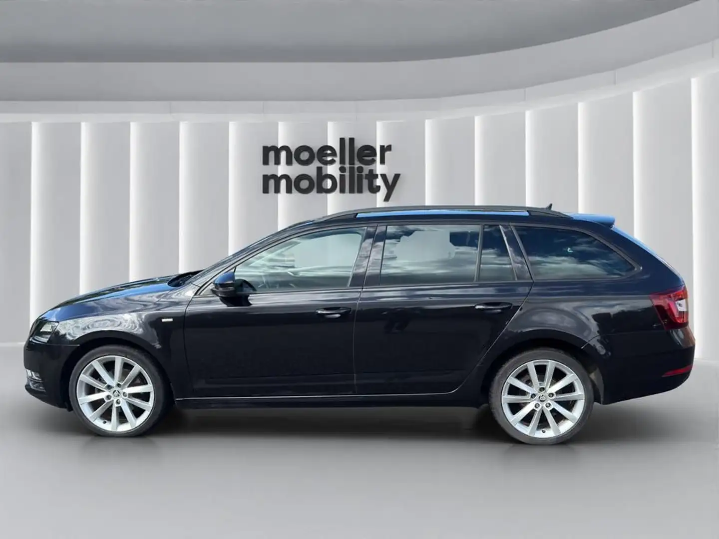 Skoda Octavia Combi 2.0 TDI Clever DSG, Navi, AHZV Schwarz - 2