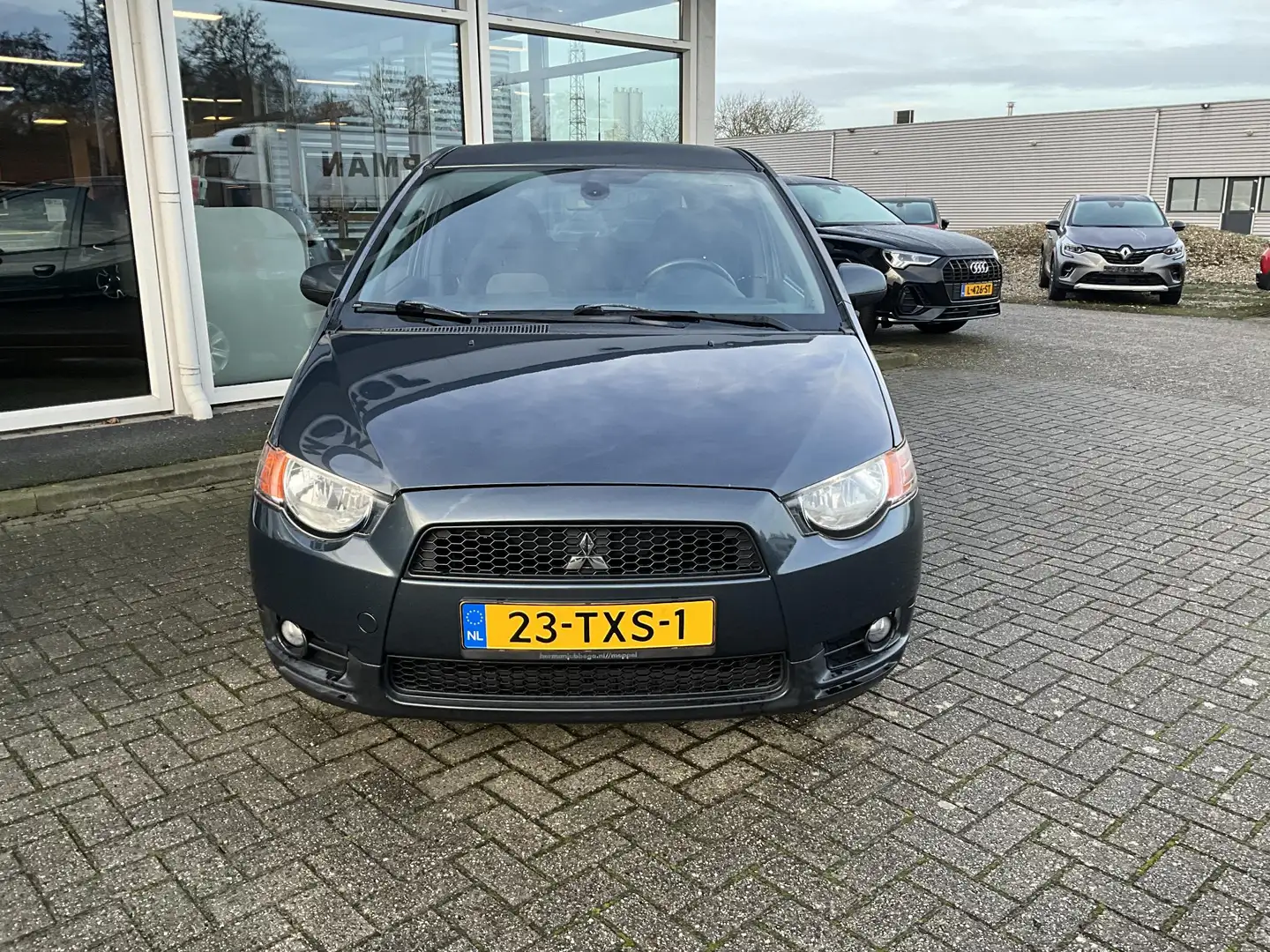 Mitsubishi Colt 1.3 Edition Two Grijs - 2