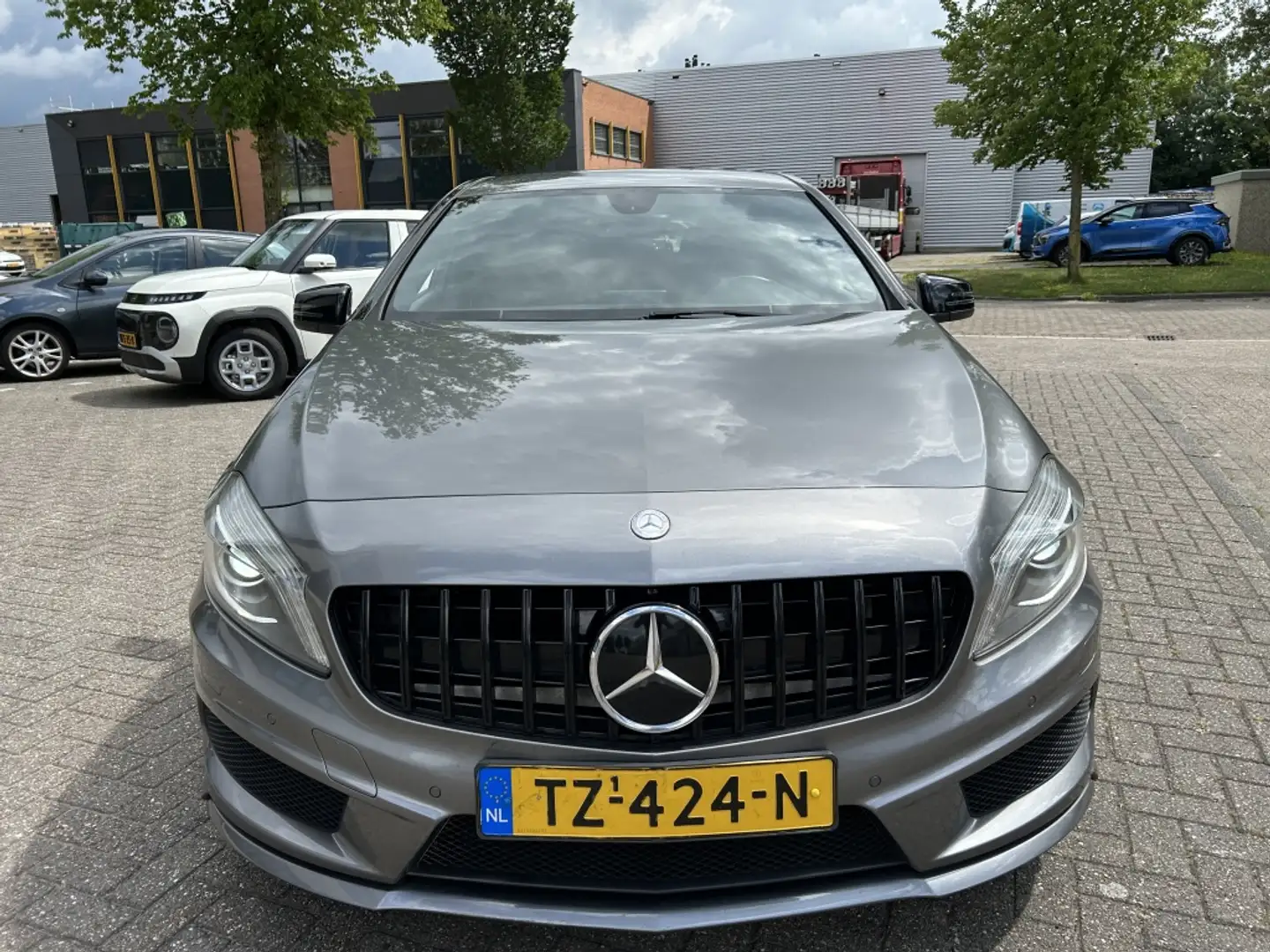 Mercedes-Benz A 180 Prestige AMG XENON STOELVW NAVI CAMERA PDC Grijs - 2