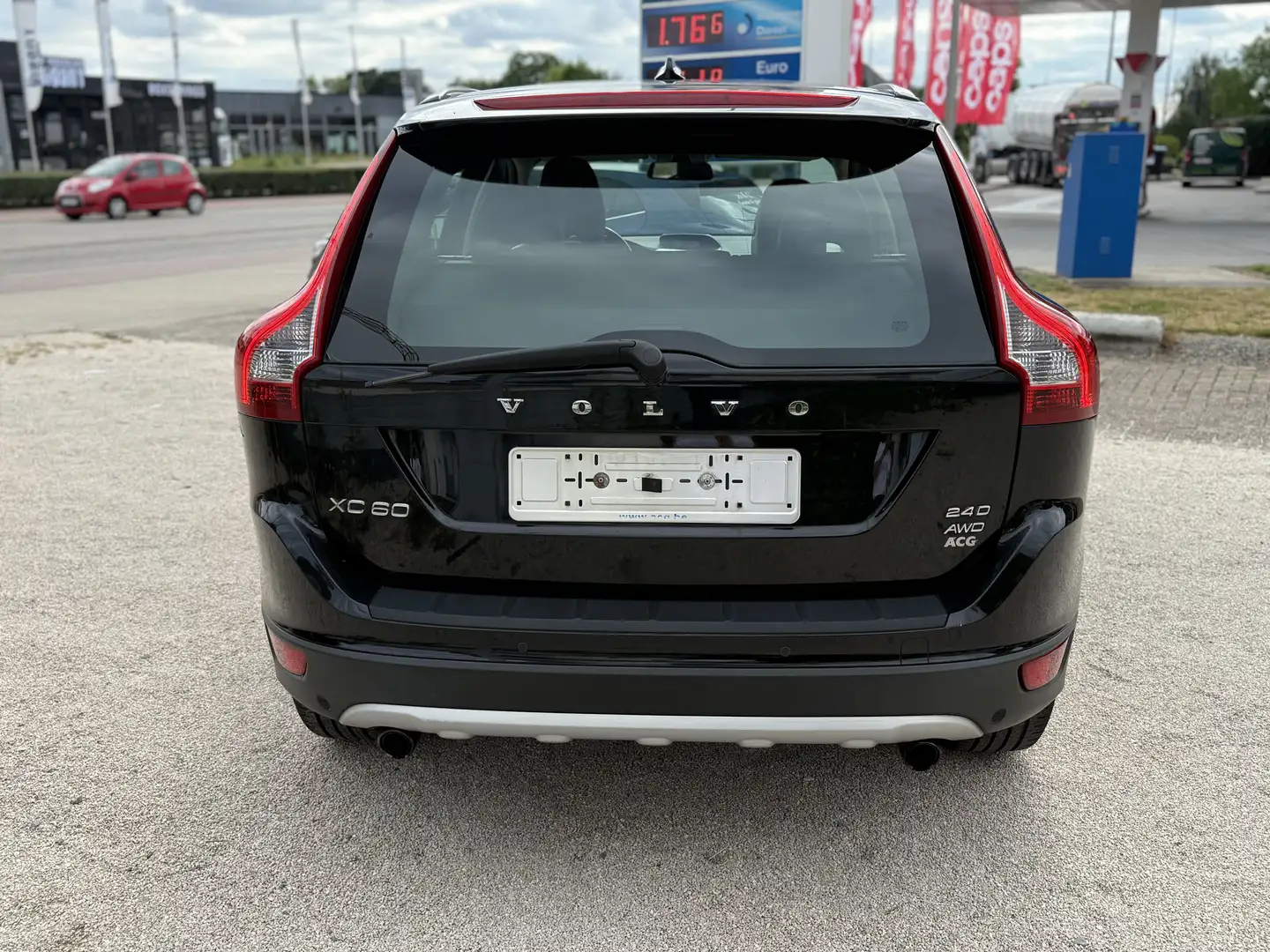 Volvo XC60 2.4 D AWD Kinetic Geartronic - 2