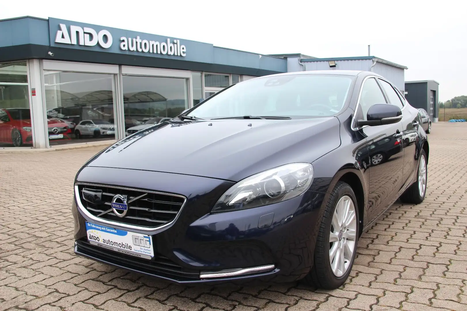 Volvo V40 2.0 Momentum D3 150PS DigiTacho/Spur/Xenon Modrá - 1