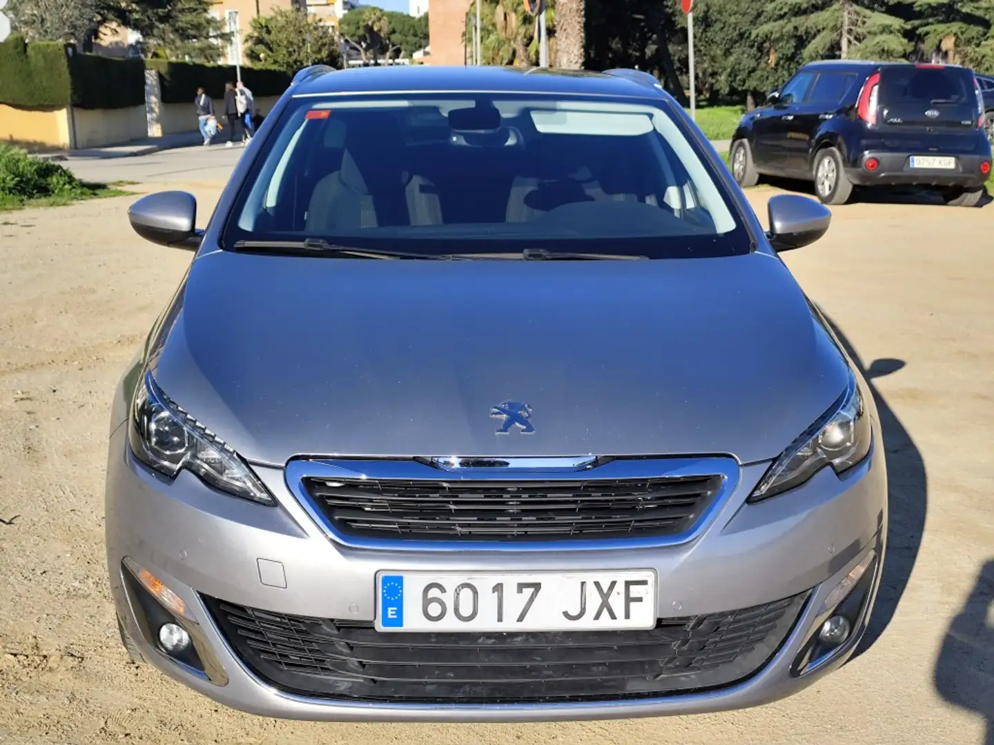 Peugeot 308 1.6BlueHDi S&S Allure 120 Gris - 1
