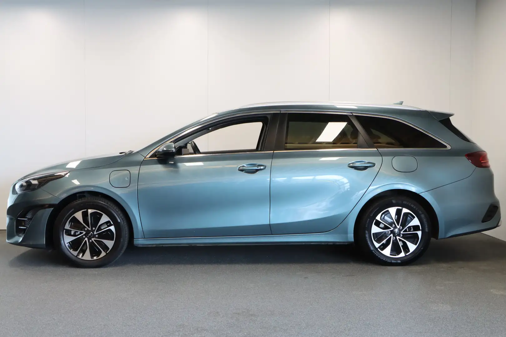 Kia Ceed SW / cee'd SW Sportswagon 1.6 GDI PHEV DynamicPlusLine Grijs - 2
