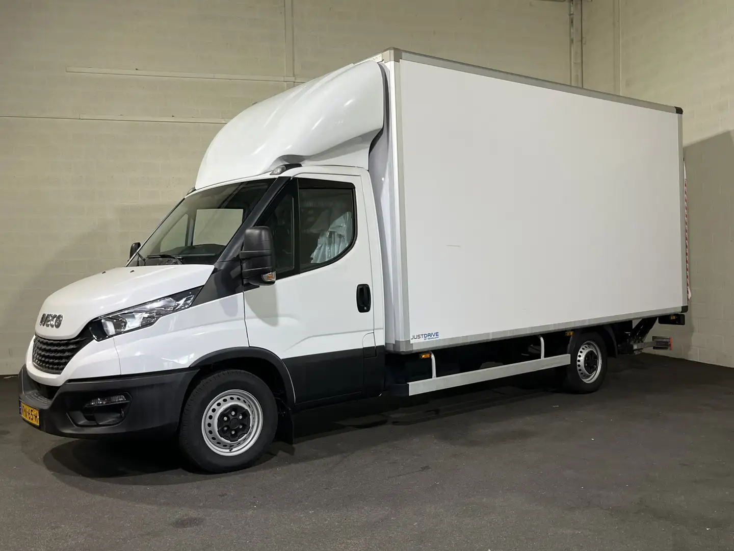 Iveco Daily 35S18 3.0 Meubelbak met Laadklep Wit - 1