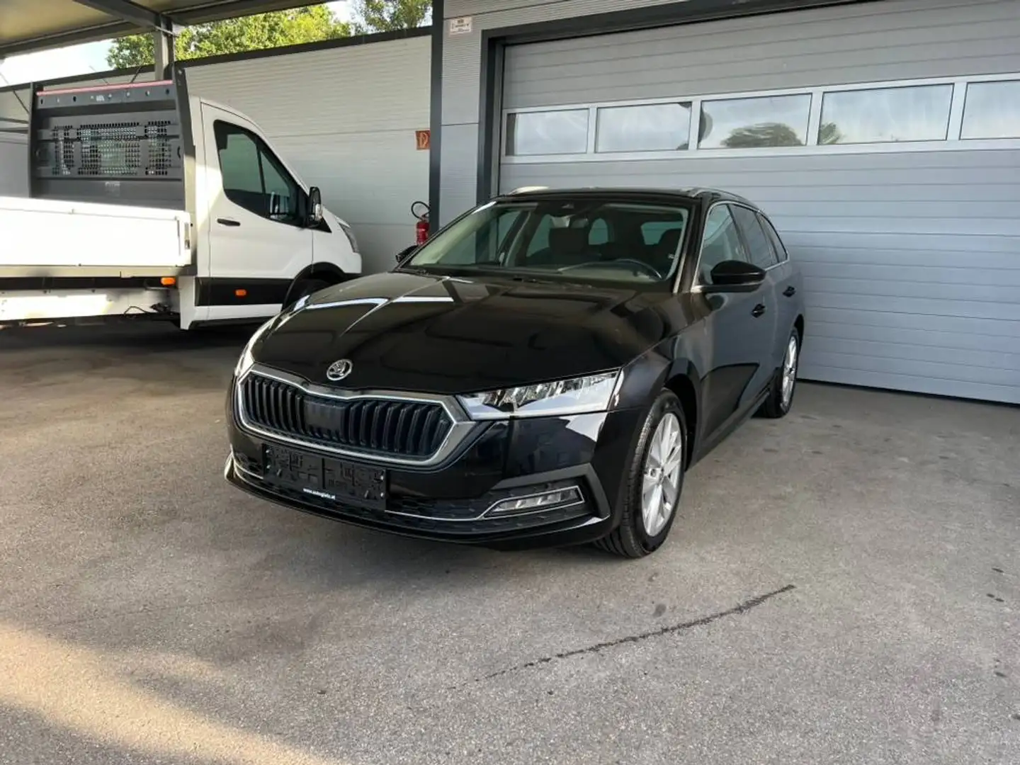 Skoda Octavia Combi 2,0 TDI Style DSG LED/NAVI/KAMERA/ASSISTENT Schwarz - 2
