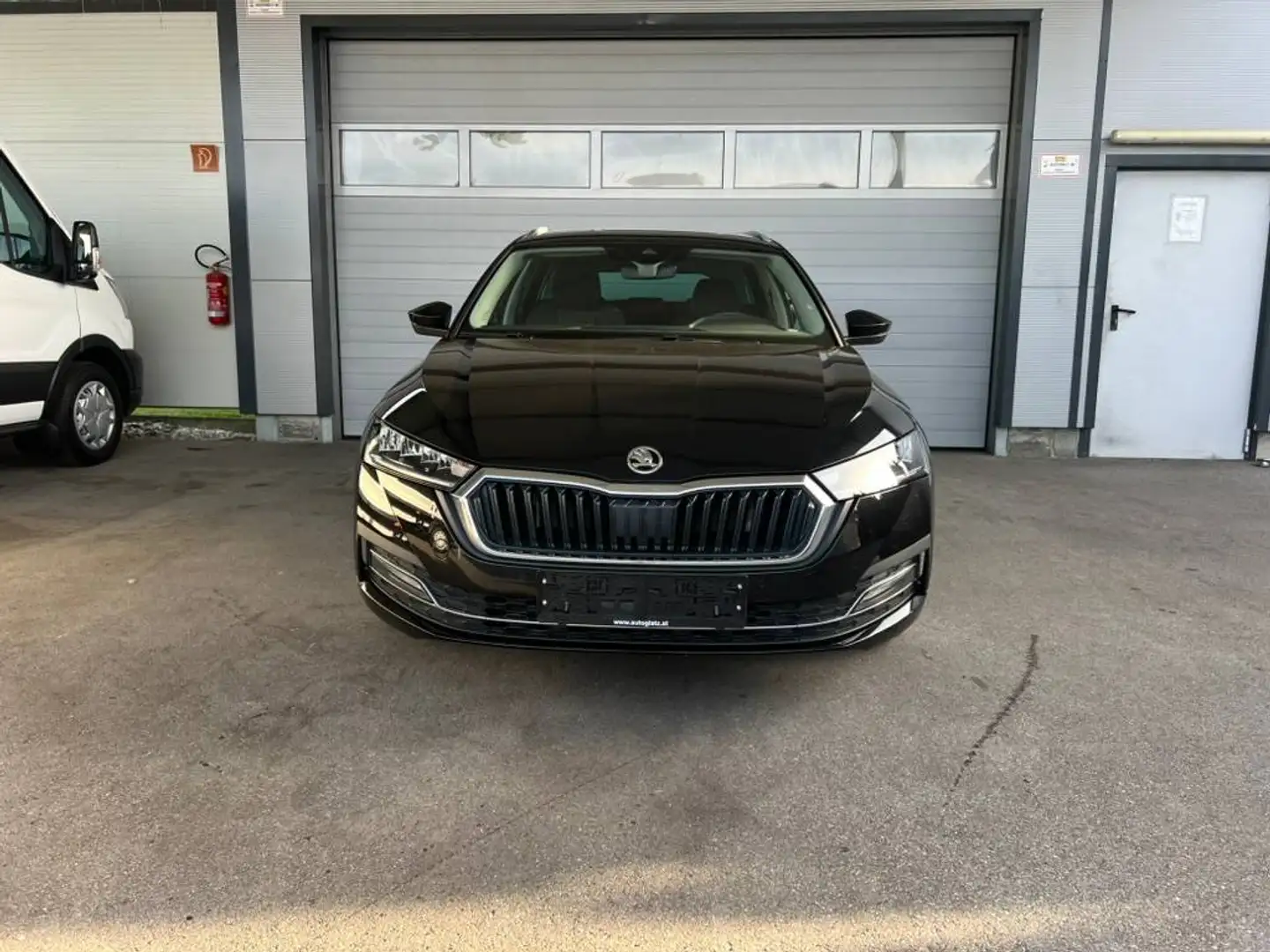 Skoda Octavia Combi 2,0 TDI Style DSG LED/NAVI/KAMERA/ASSISTENT Schwarz - 1
