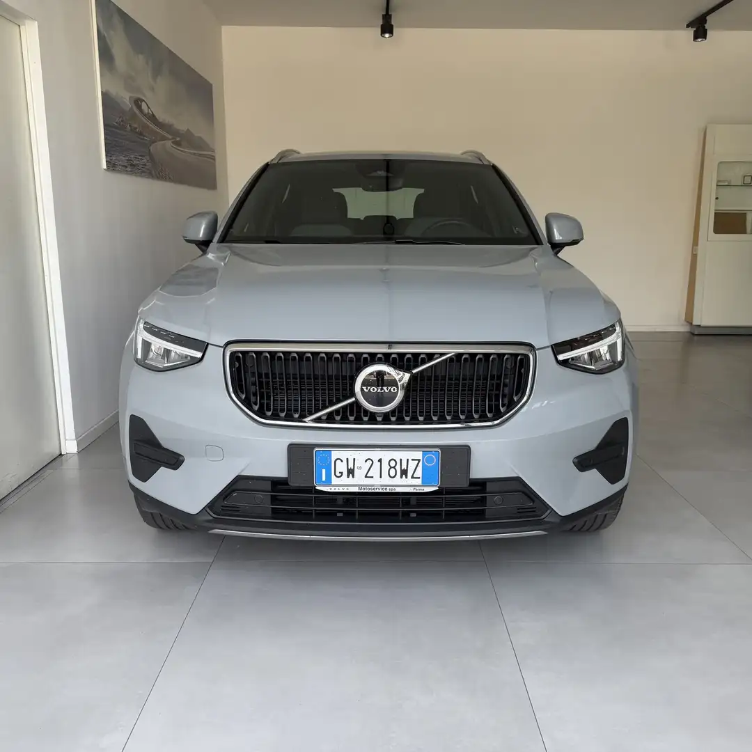Volvo XC40 B3 automatico Core Grigio - 2