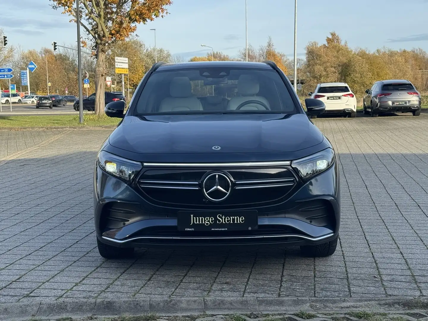 Mercedes-Benz EQA 300 EQA 300 4M AMG Edition 1 Pano.-Dach Electric Art Blauw - 2