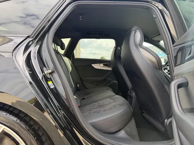 Audi A4 view 13