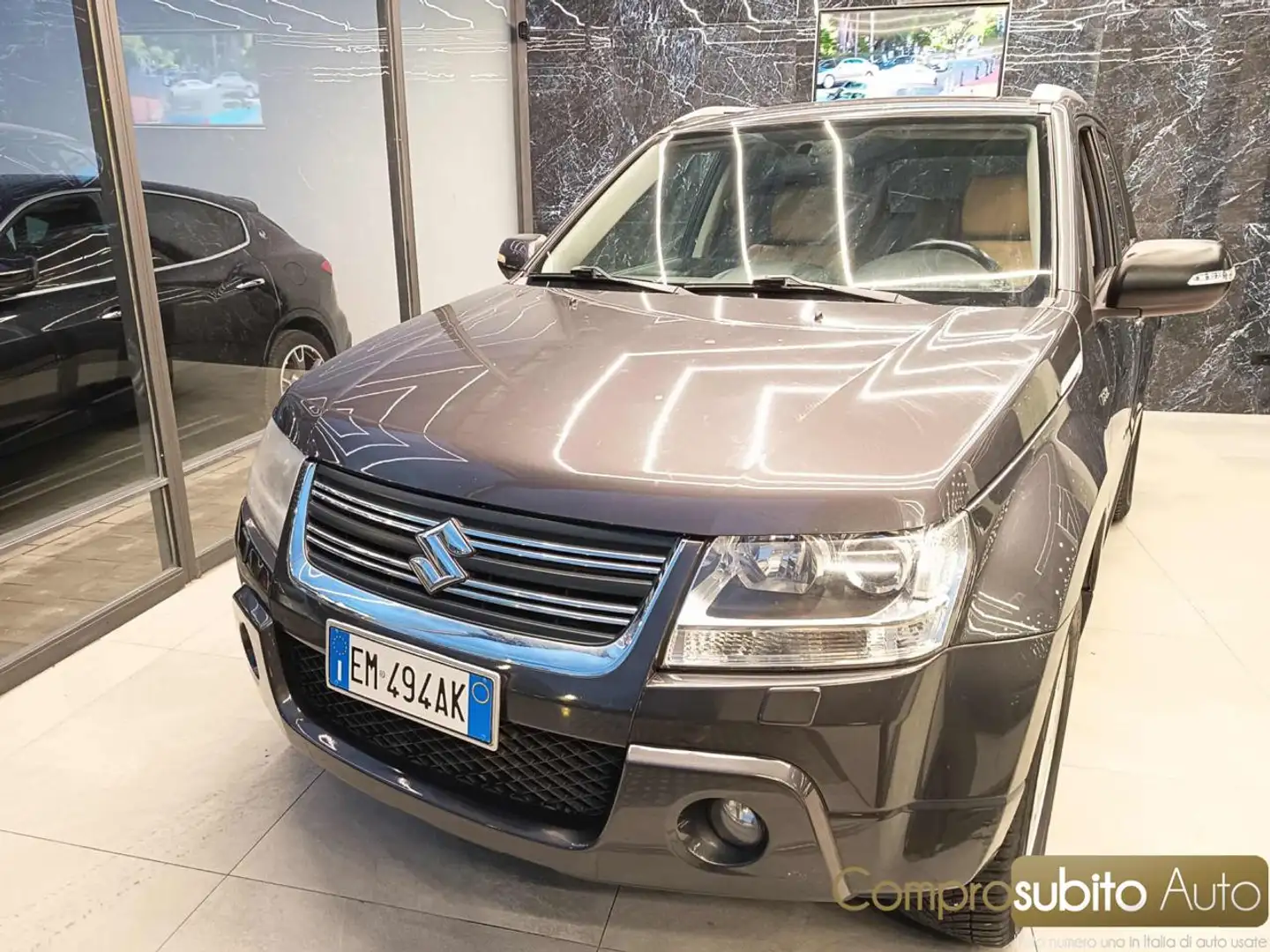Suzuki Grand Vitara 1.9 DDiS 5 porte Executive Plus Offroad Gris - 2