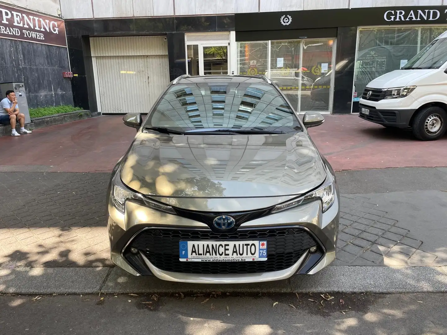 Toyota Corolla TS 1.8 HYBRID DYNAMIC E-CVT Business Brons - 2