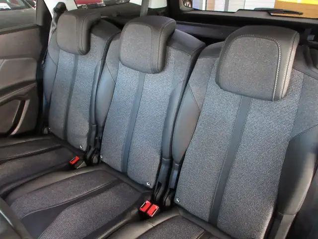 Peugeot 5008 view 12
