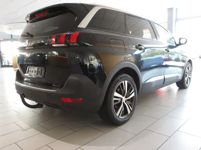 Peugeot 5008 view 4