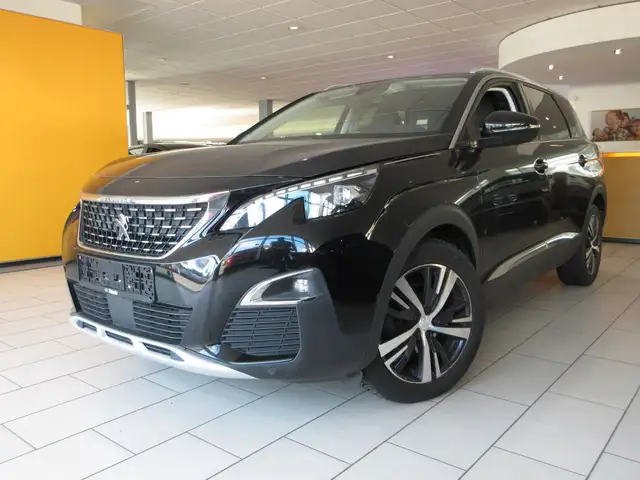 Peugeot 5008 main image