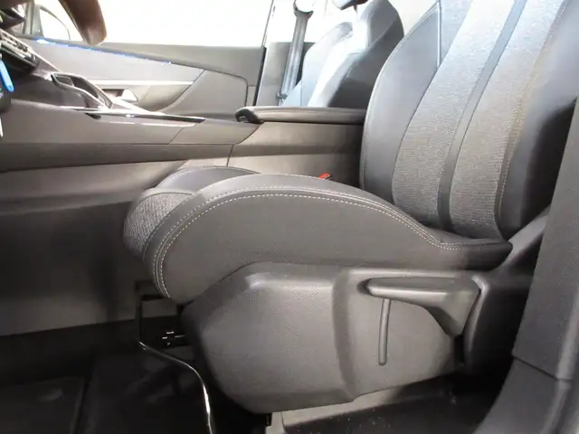 Peugeot 5008 view 11
