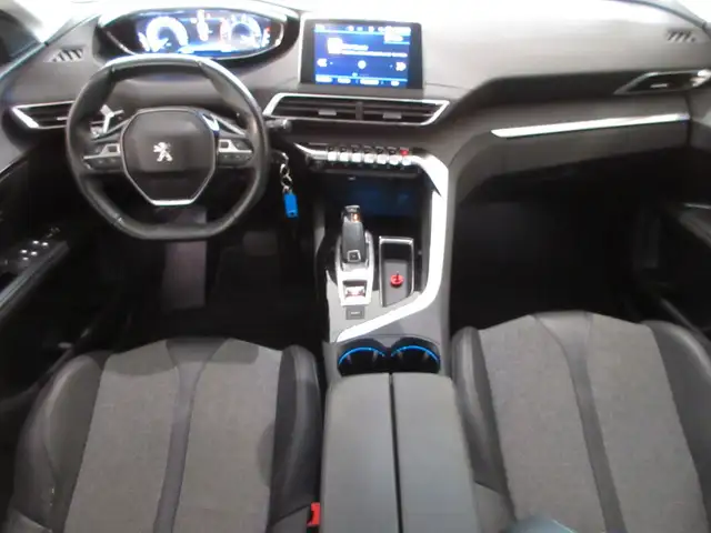 Peugeot 5008 view 5