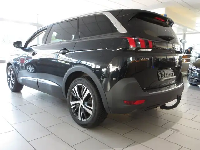 Peugeot 5008 view 3