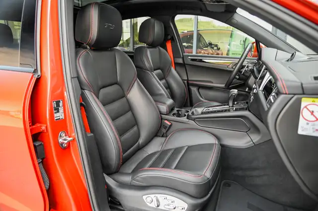 Porsche Macan view 14