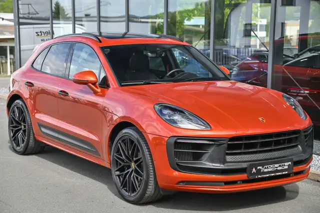 Porsche Macan view 3