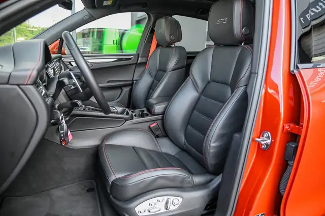Porsche Macan view 13