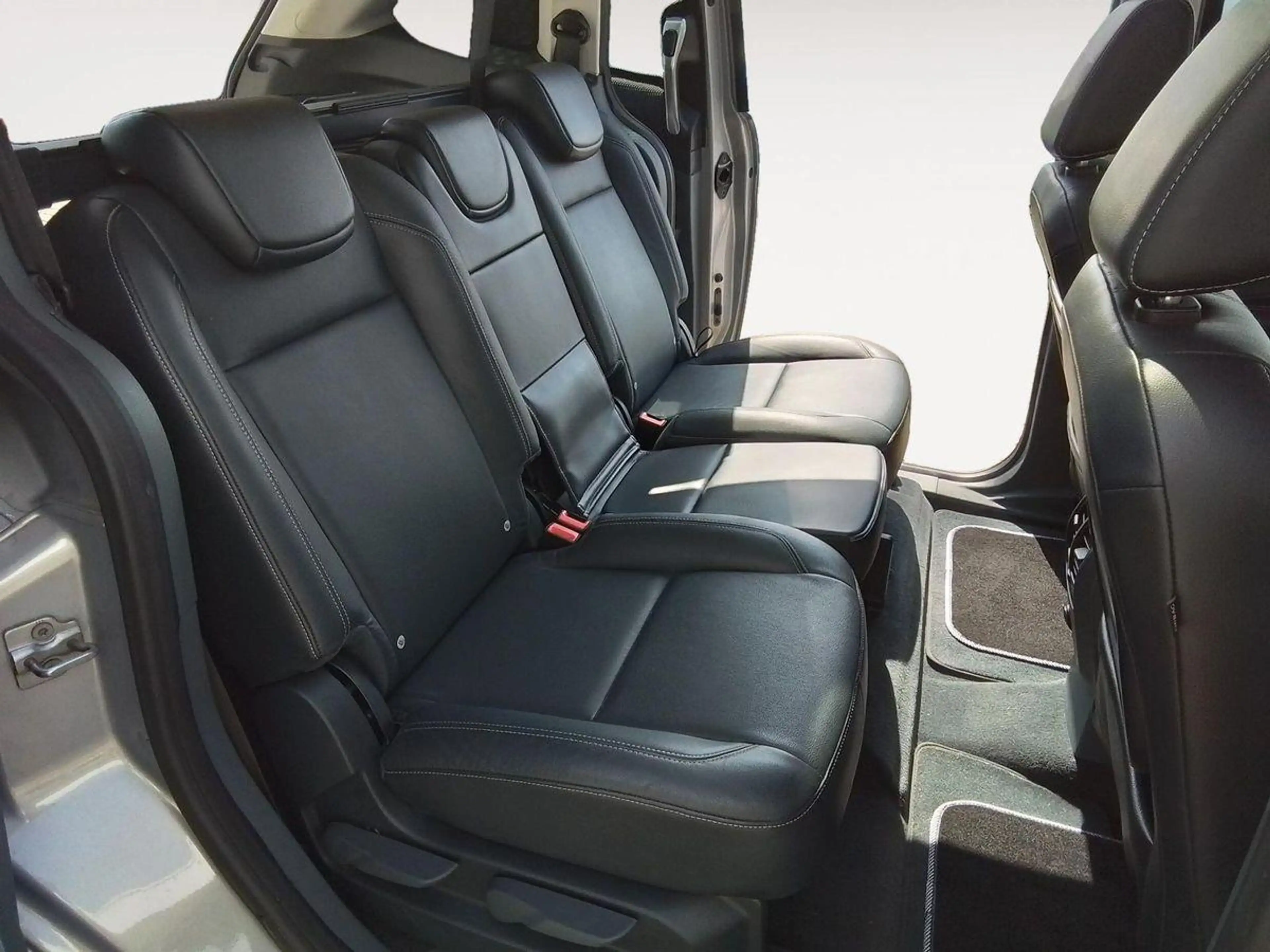 Ford Grand C-Max Titanium 2.0 TDCi — photo 13