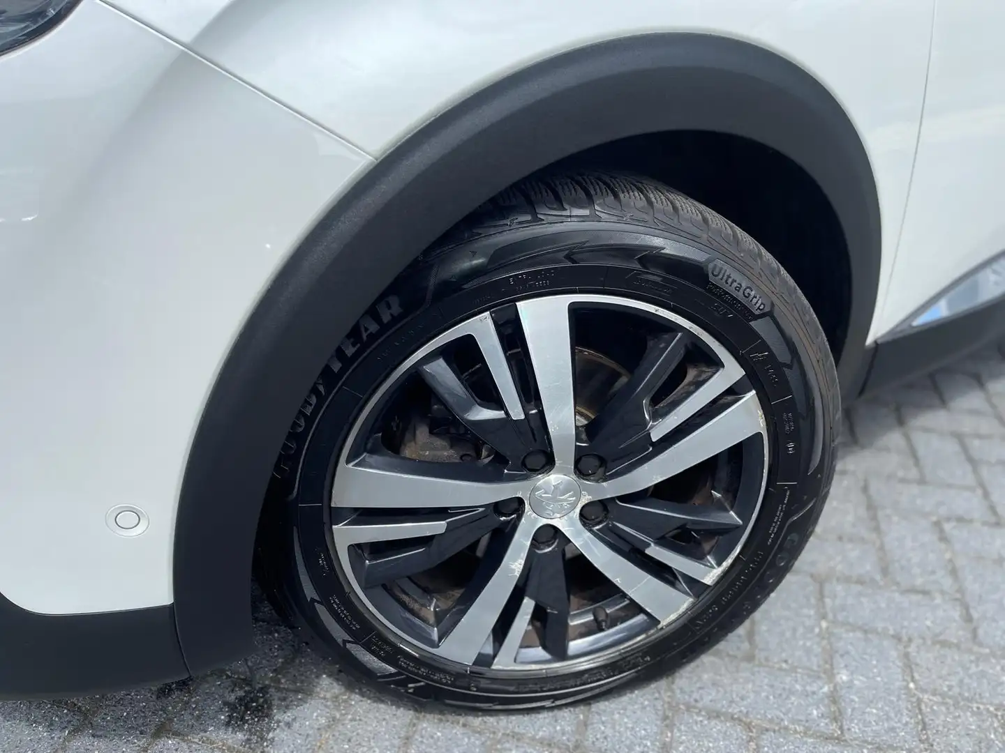Peugeot 5008 1.2 PureTech GT-Line | Automaat | Pano | Navi | Le Wit - 2
