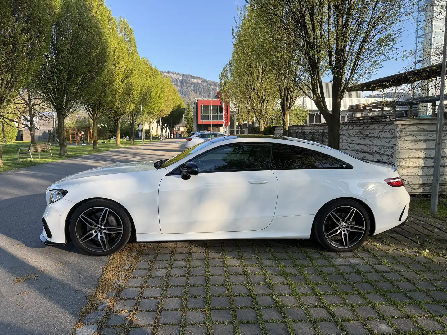 Mercedes-Benz E 200 Aut. Weiß - 2