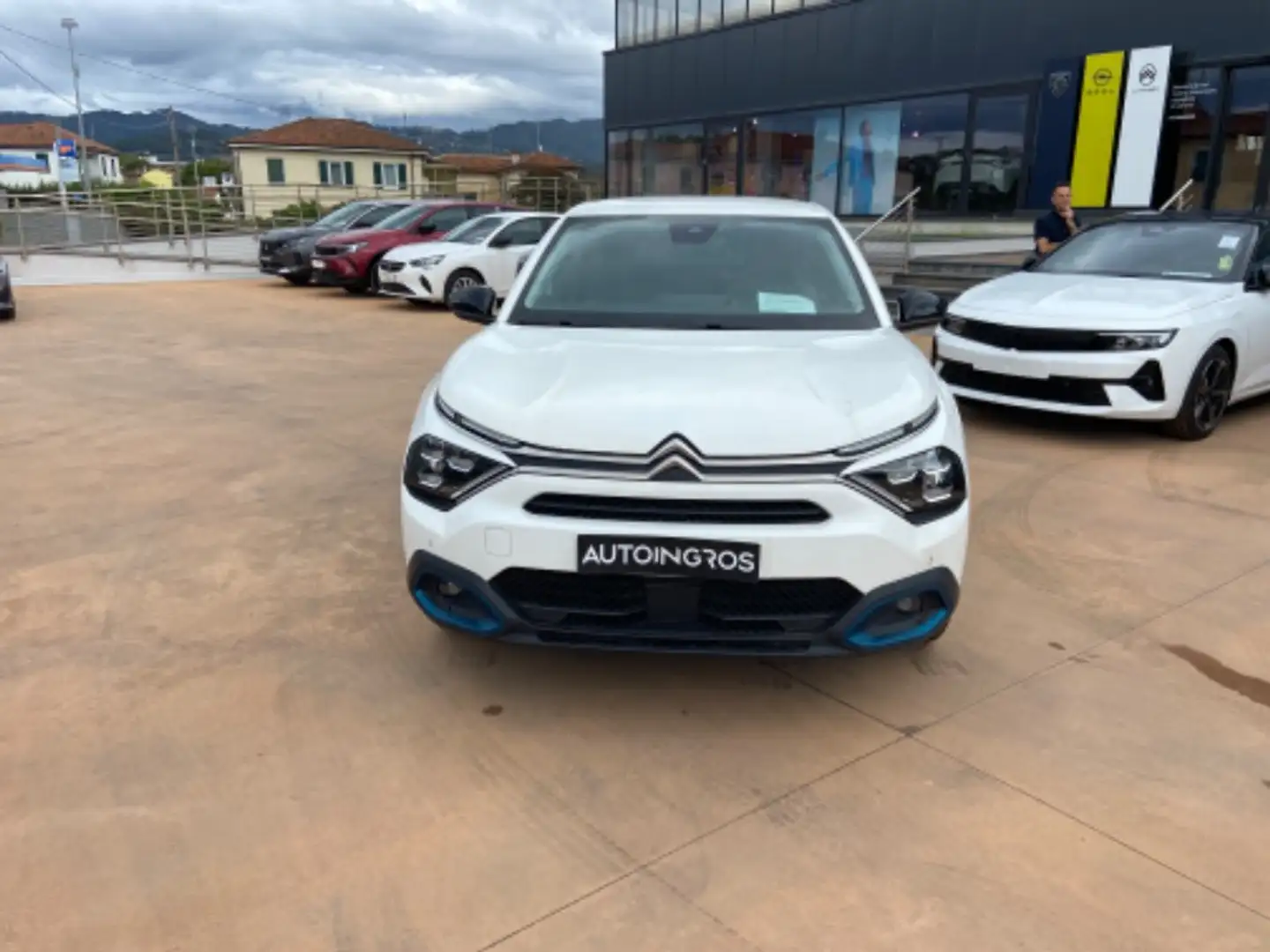 Citroen C4 100kW motore elettrico Shine White - 2