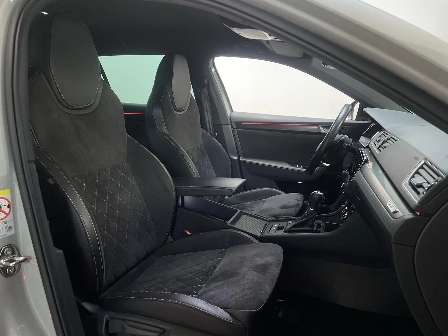 Skoda Superb Combi 1.5 TSI 150pk DSG ACT Sportline Business Sfe Gris - 2