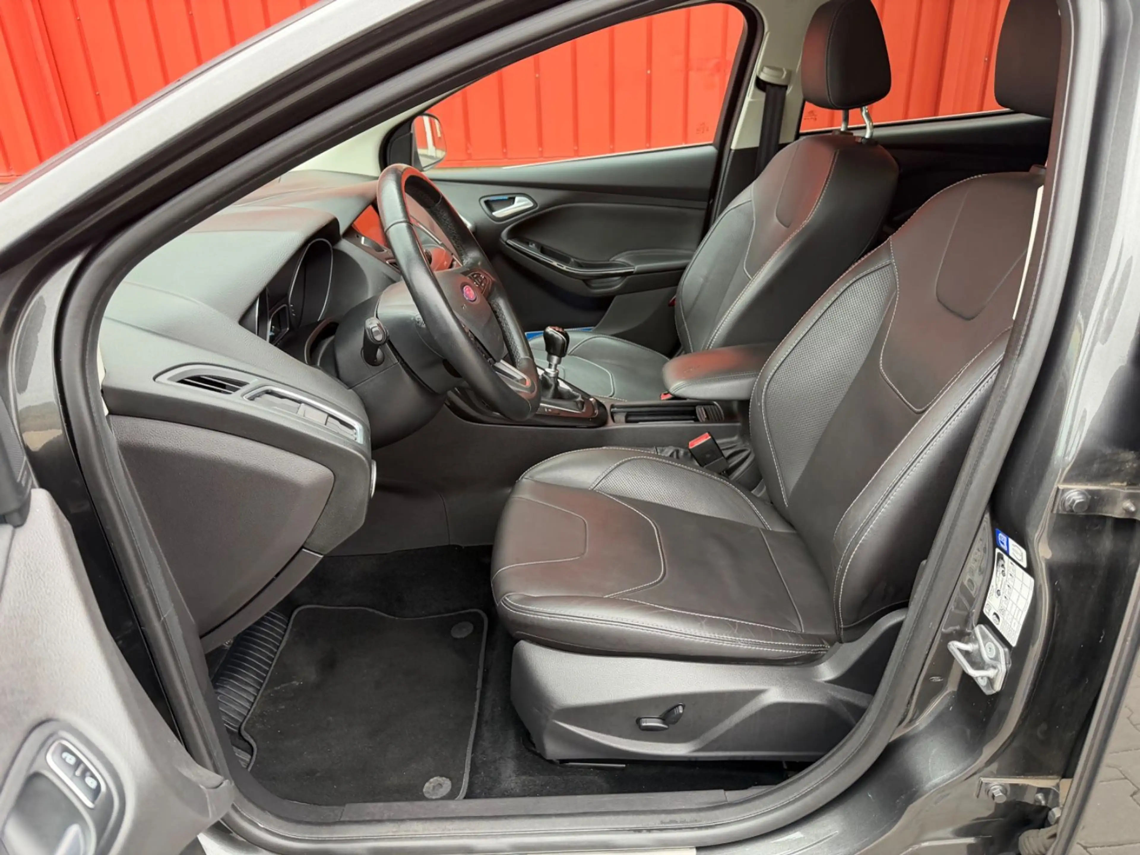 Ford Focus ST-Line Xenon Navi 1Hand Leder CAM Temp — photo 14