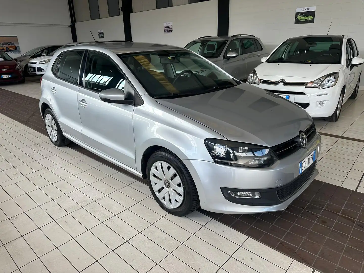 Volkswagen Polo Polo V 2009 5p 1.2 Comfortline 70cv Silber - 2