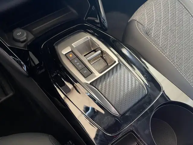 Peugeot 2008 view 11