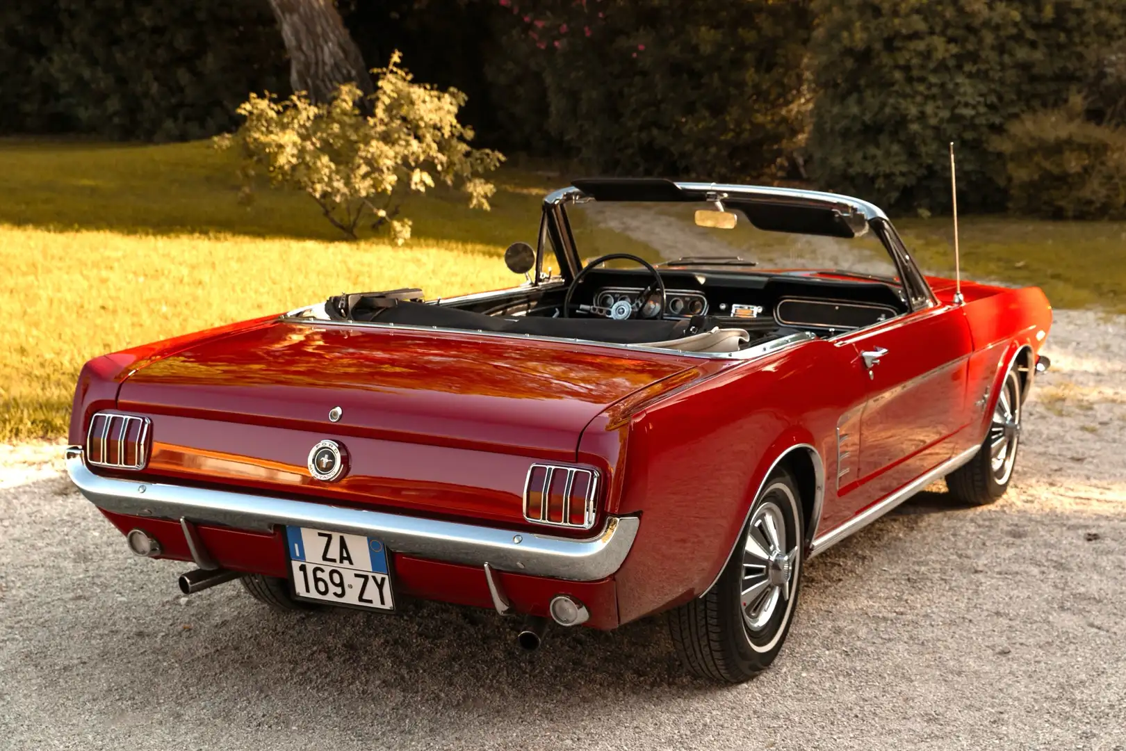 Ford Mustang convertible V8 - 1