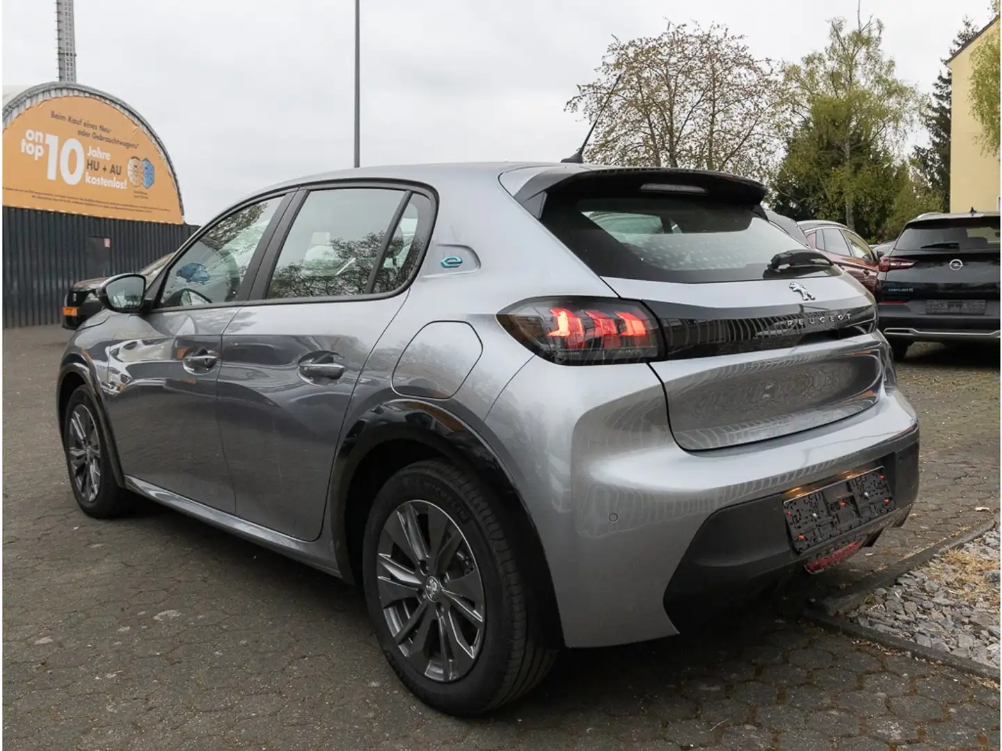 Peugeot 208 ELEKTRO ACTIVE 136+MET+SHZ+OBC11KW Silber - 2