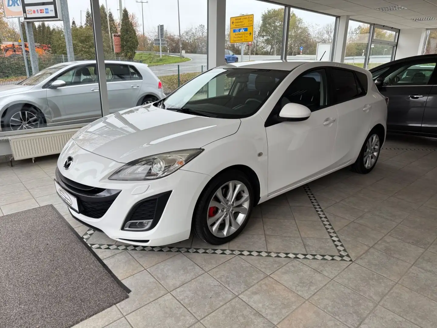 Mazda 3 Lim. Sports-Line BOSE BI-XENON 5-TÜRER SHZ Weiß - 1