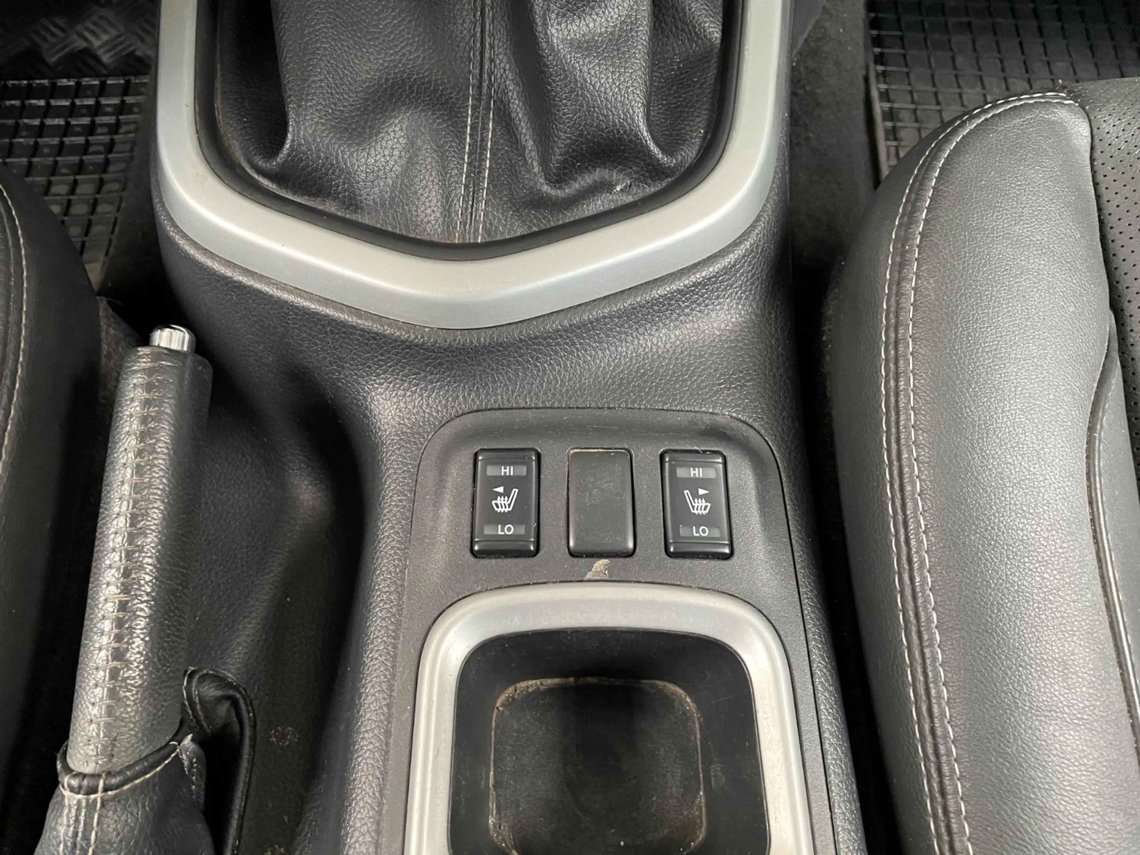 Renault Alaskan Intens Double Cab 4x4 Leder Kamera LED — photo 15