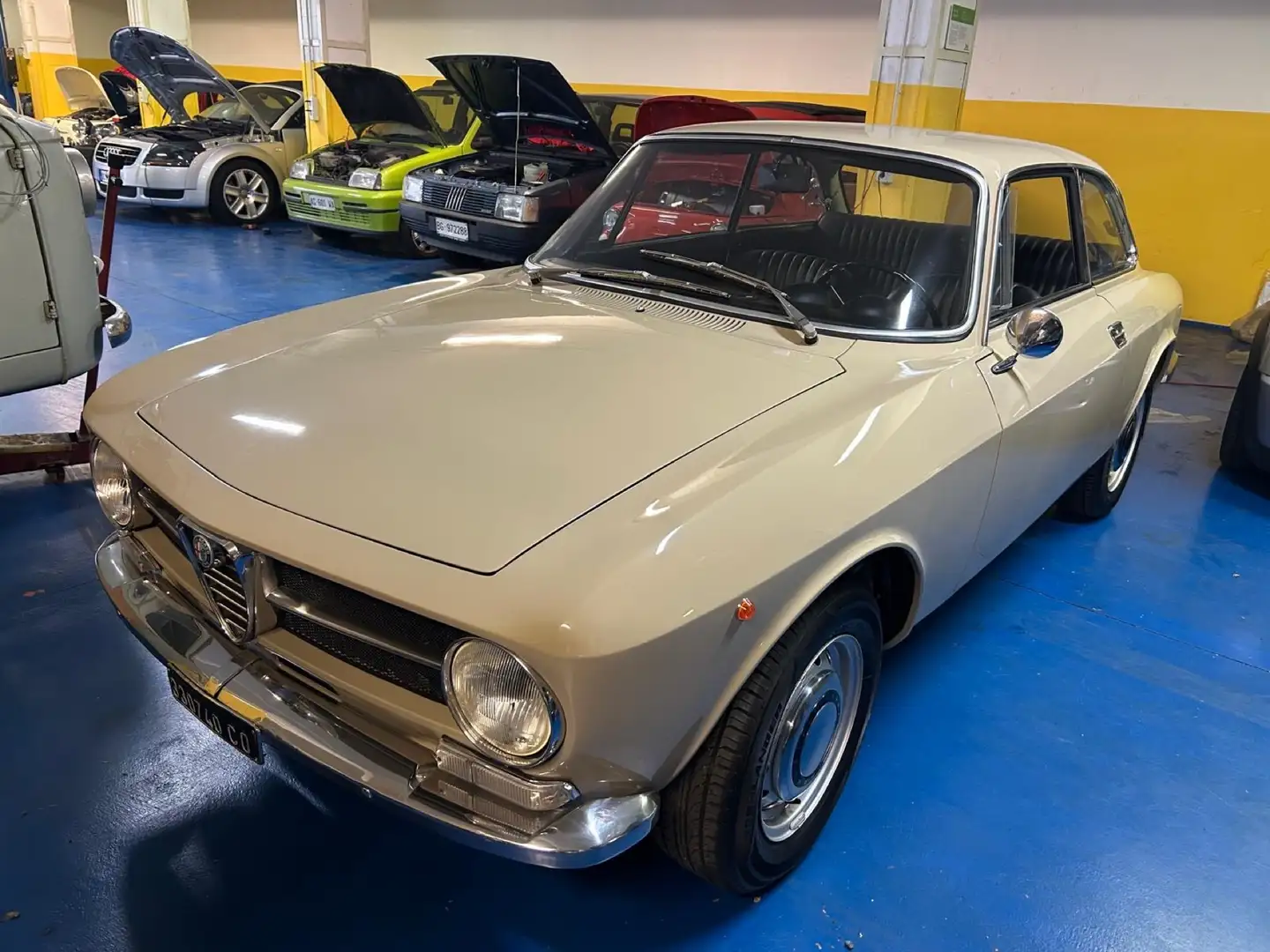 Alfa Romeo GT 1300 junior - 1