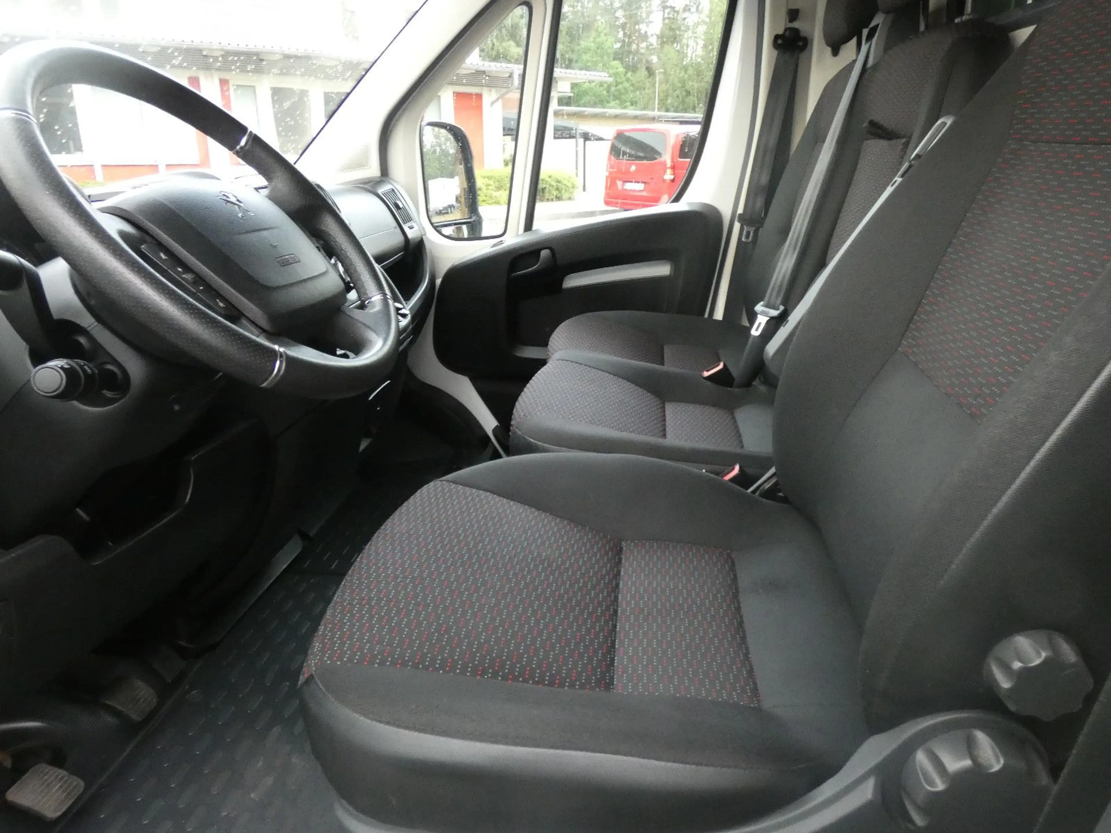 Peugeot Boxer Kasten Hochraum 333 L2H2 Premium BlueHDi 1 — photo 9